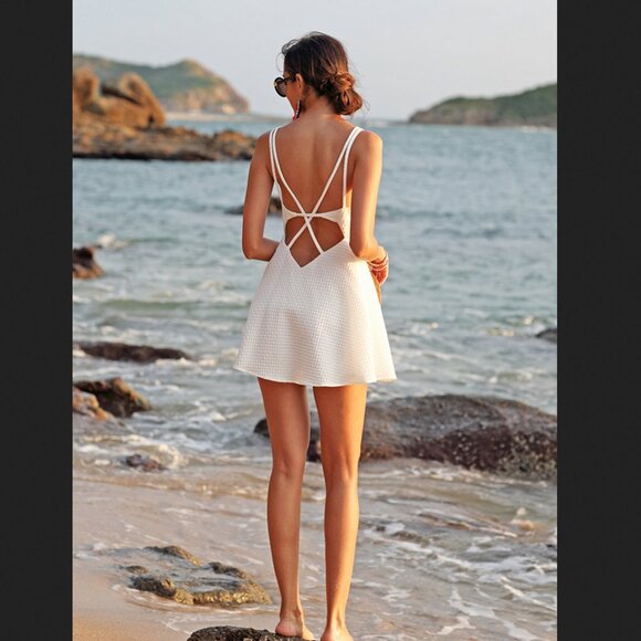 Commense XL White Criss Cross Backless Mini Dress Summer Vacation Beach NEW NWT - Picture 2 of 3